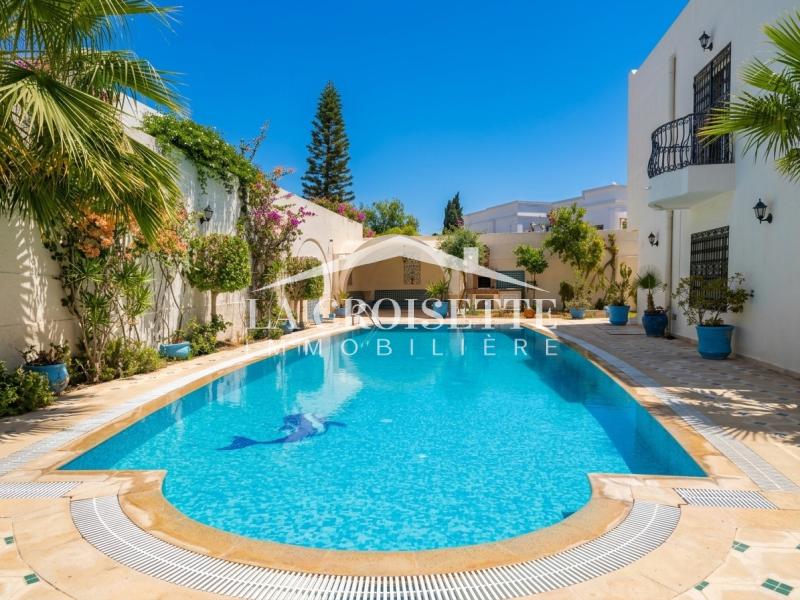 Villa S+5 avec piscine à Gammarth